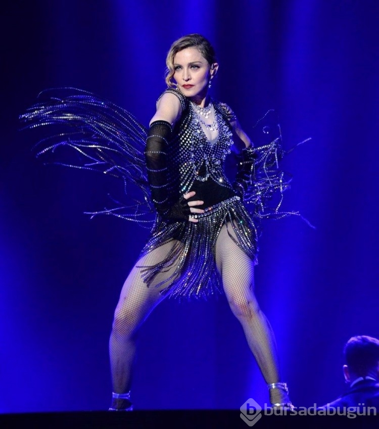 Madonna sahne performansı esnasında neredeyse tutuklanacaktı
