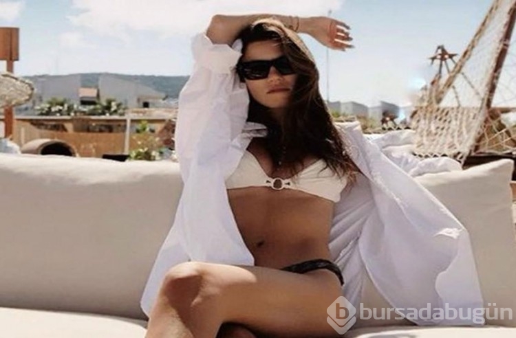 Yüsra Geyik'ten tekne pozları