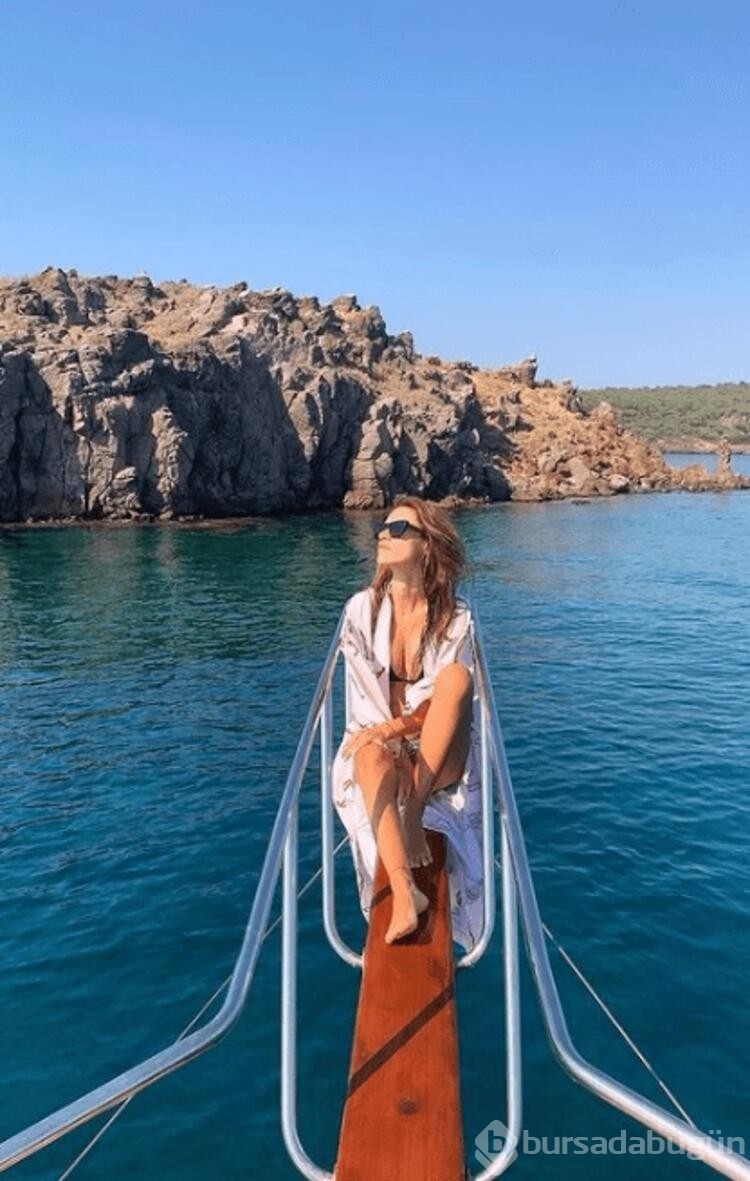 Yüsra Geyik'ten tekne pozları