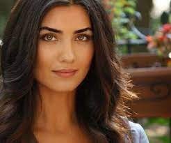 Tuba Büyüküstün, estetik yaptırdı