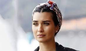Tuba Büyüküstün, estetik yaptırdı