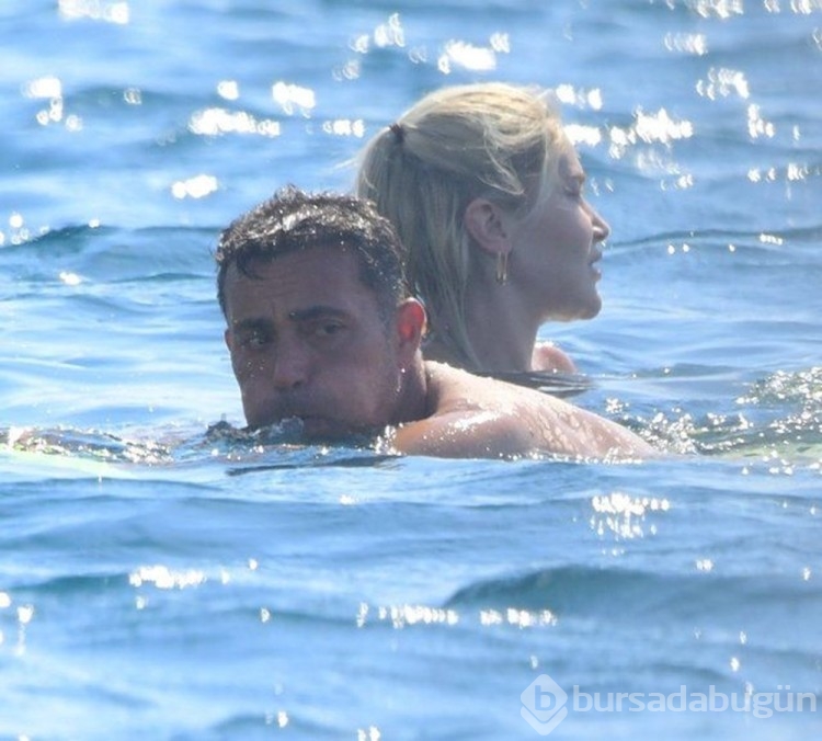 Mustafa Sandal ve eşi Bodrum tatilinde
