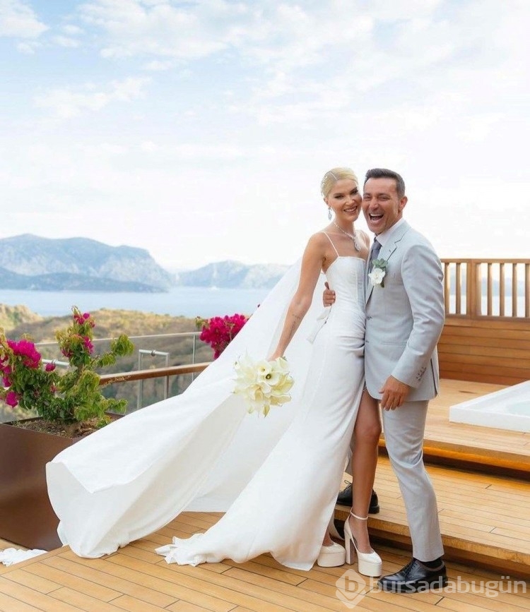 Mustafa Sandal ve eşi Bodrum tatilinde
