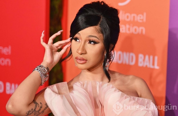 Cardi B. yine sosyal medyada gündem oldu