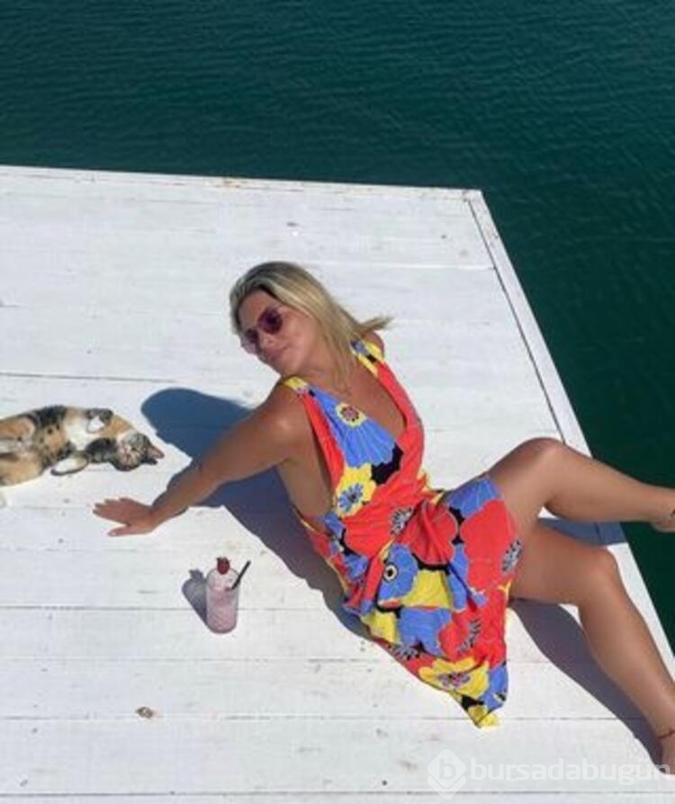 Pelin Öztekin tatilin tadını çıkarıyor
