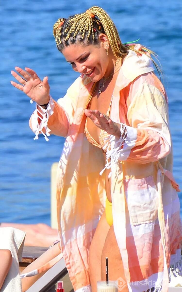 Pelin Öztekin tatilin tadını çıkarıyor
