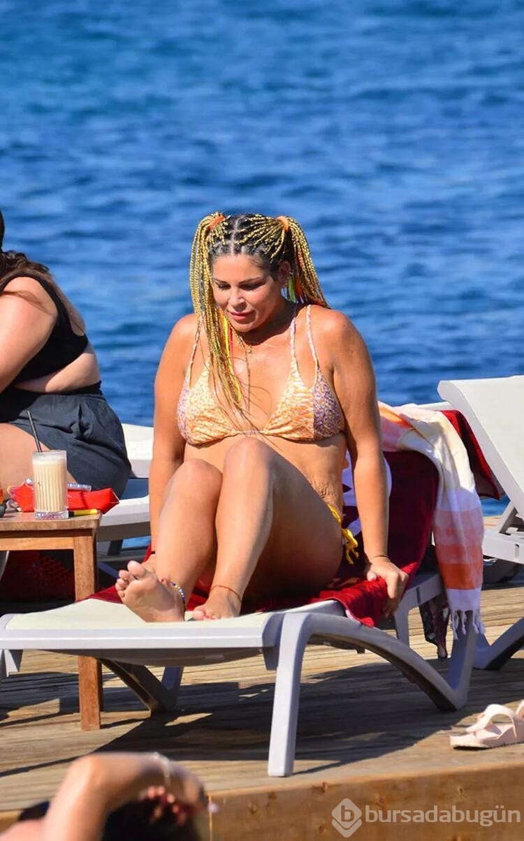 Pelin Öztekin tatilin tadını çıkarıyor
