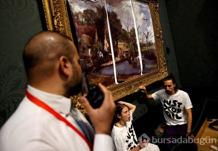 İklim protestocularından sanat galerisinde eylem