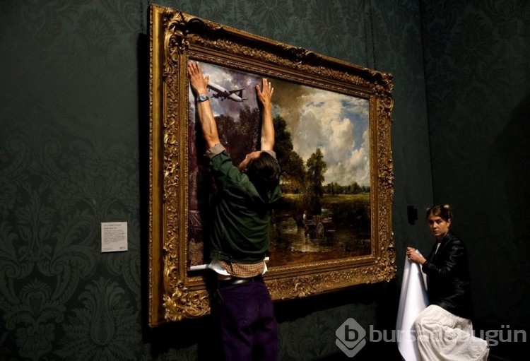 İklim protestocularından sanat galerisinde eylem