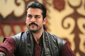 Burak Özçivit'e set çalışanlarına hakaretten ceza