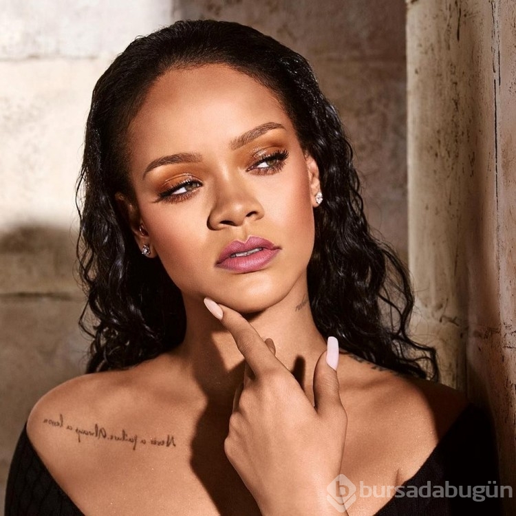 Rihanna üst üste üçüncü kez zirvede