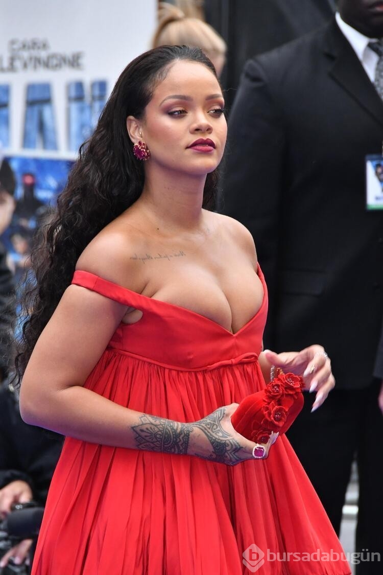 Rihanna ABD'nin en genç kendi servetini kendi inşa kadını 
