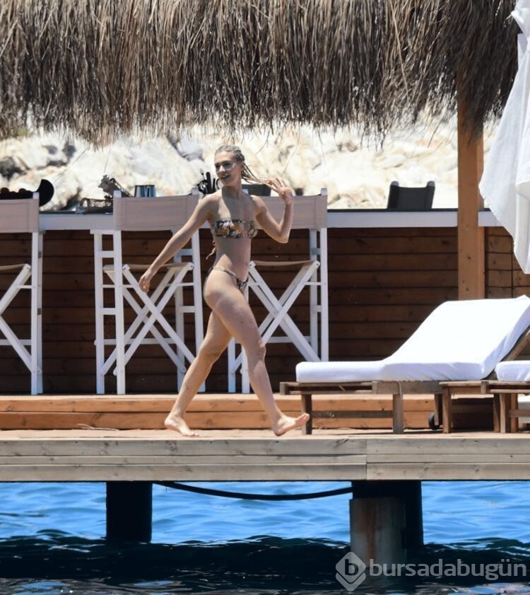 Melisa Döngel su kayağı yapıyor
