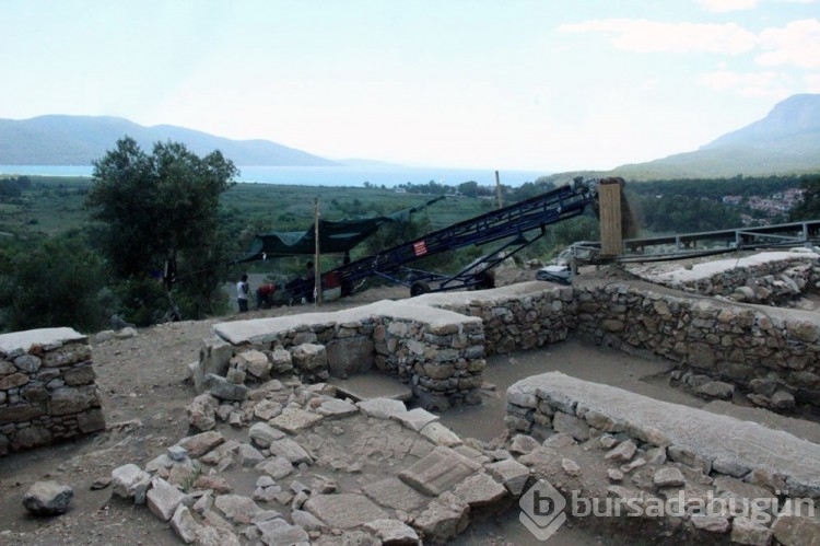 Meclis binası ve tapınak iki bin yıl sonra gün yüzüne çıktı