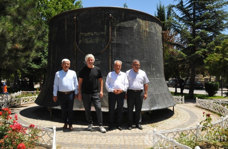 Behzat Uygur tezgah başında