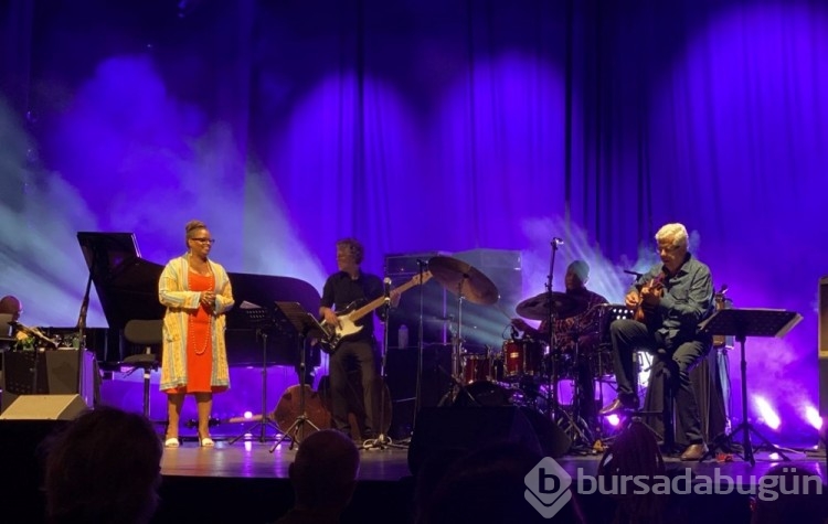 Cazın efsanelerinden Dianne Reeves İstanbul'da konser verdi