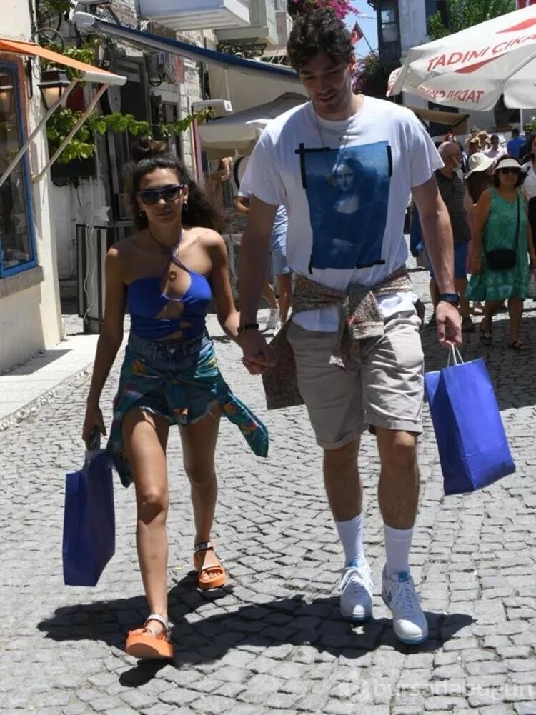 Ebru Şahin ve Cedi Osman düğün alışverişinde
