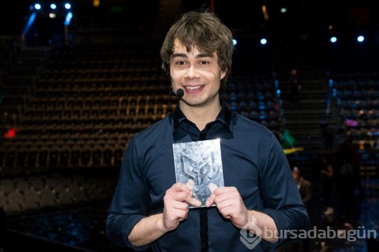 Alexander Rybak'ın mezuniyet sevinci