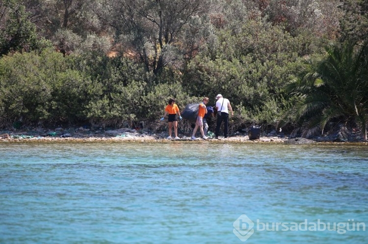 Muğla Bodrum'da kıyı ve dip temizliği