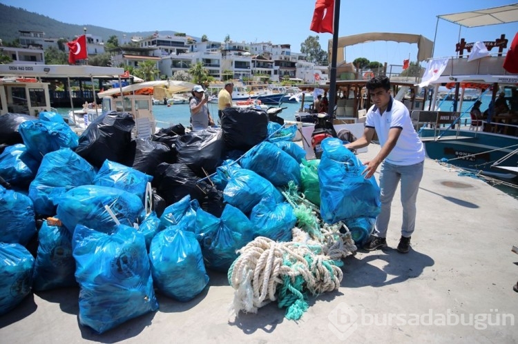 Muğla Bodrum'da kıyı ve dip temizliği