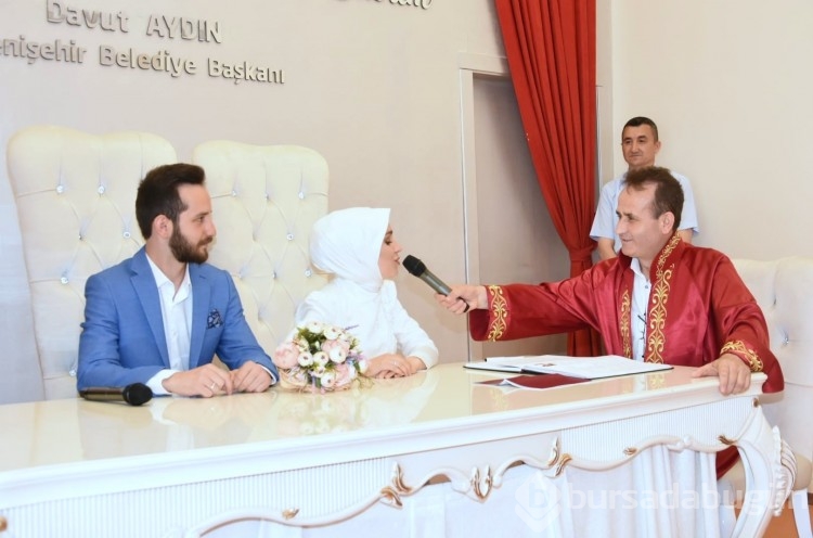 Nikah memuru kendi oğlunun nikahını kıydı