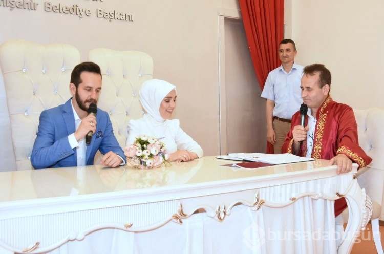 Nikah memuru kendi oğlunun nikahını kıydı