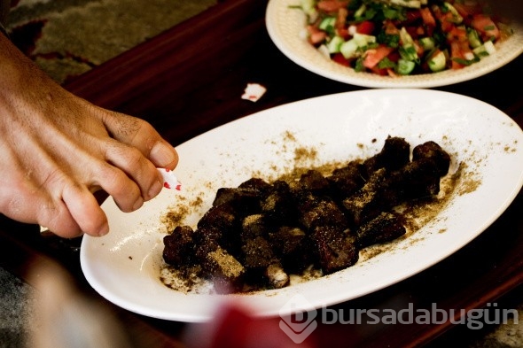 Doğuştan elleri olmayan esnafın yaptıklarını görenler hayrete düşüyor

