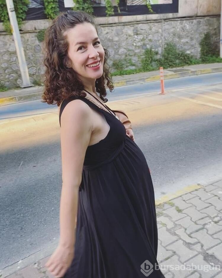 Ünlü oyuncu Ayfer Dönmez doğum fotoğraflarını paylaştı!
