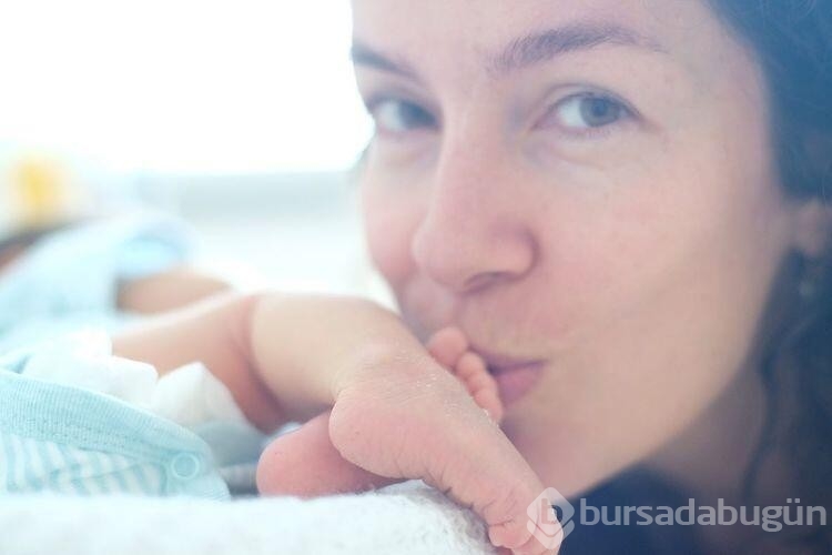 Ünlü oyuncu Ayfer Dönmez doğum fotoğraflarını paylaştı!
