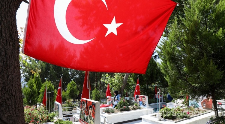 Şehit çocuklarıyla bayramlaştılar