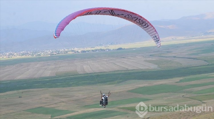 Yamaç paraşütü eğitmenleri şehit oğlunun uçma hayalini gerçekleştirdi