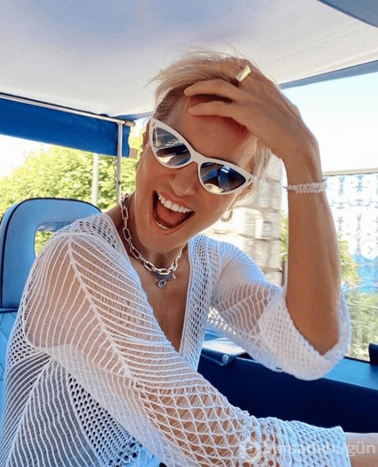 Burcu Esmersoy İtalya'da motorla geziyor