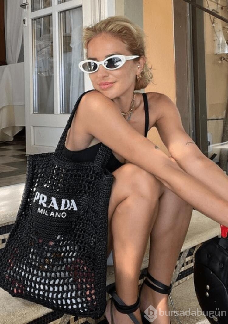 Burcu Esmersoy İtalya'da motorla geziyor