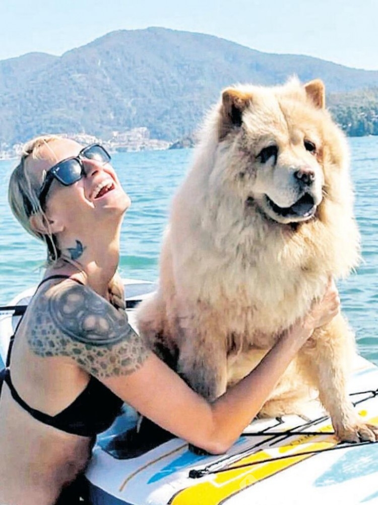 Didem Soydan, köpeği ile sörf yaptı