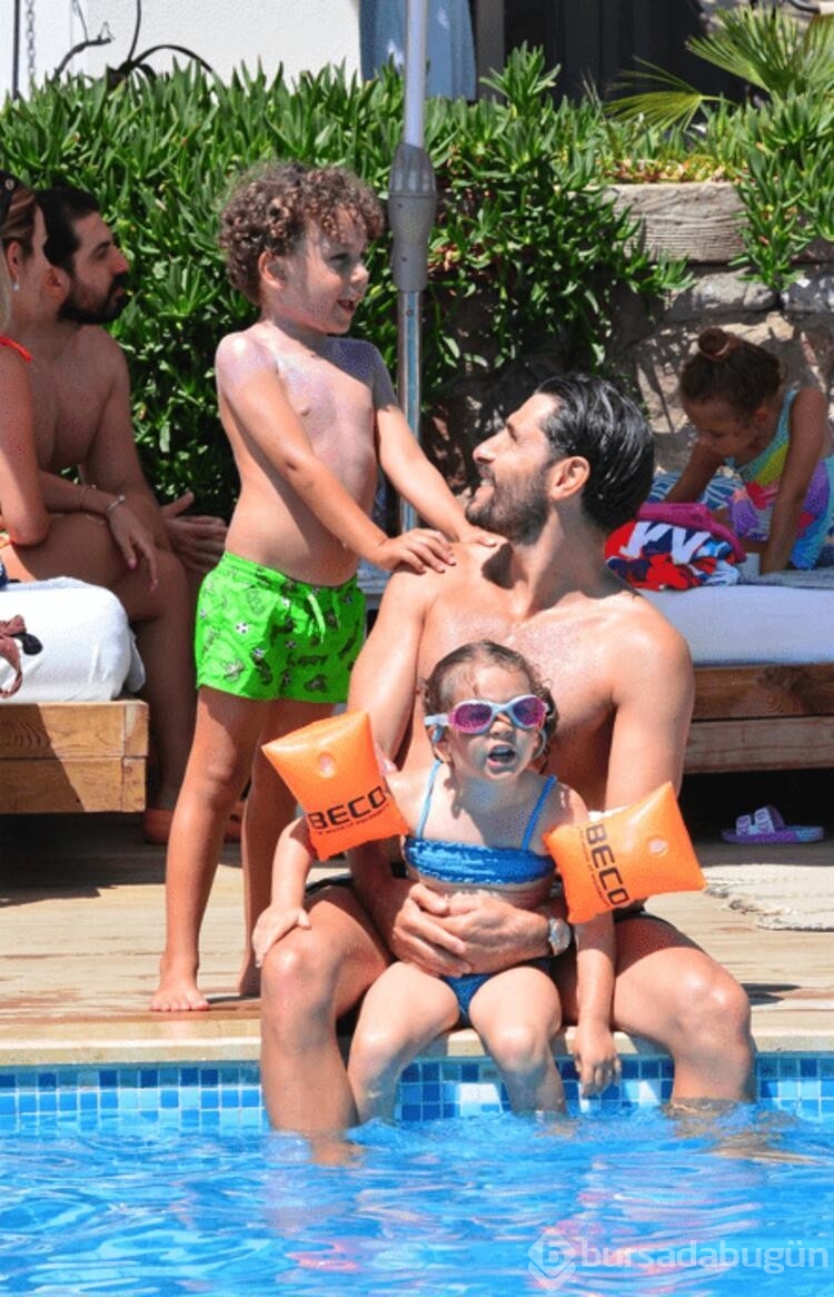 Özer hurmacı çocuklarıyla tatilde