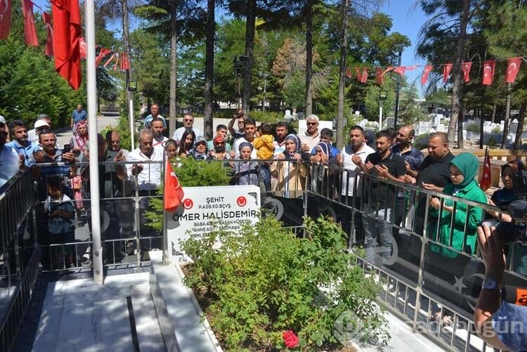 Ömer Halisdemir'in kabrine ziyaretçi akını