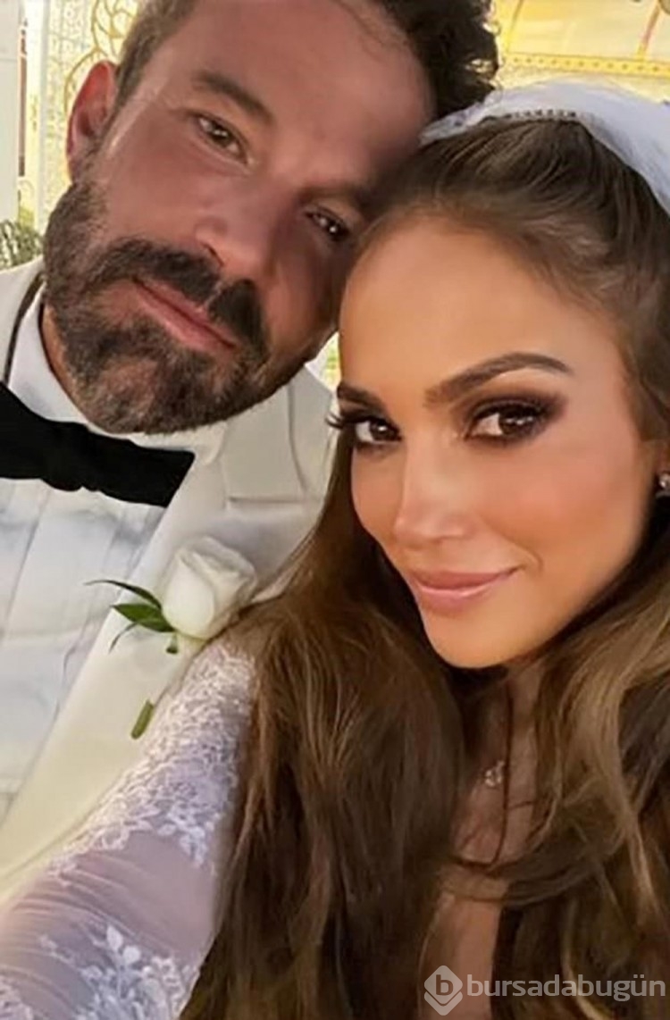 Jennifer Lopez düğününde iki farklı gelinlik giydi