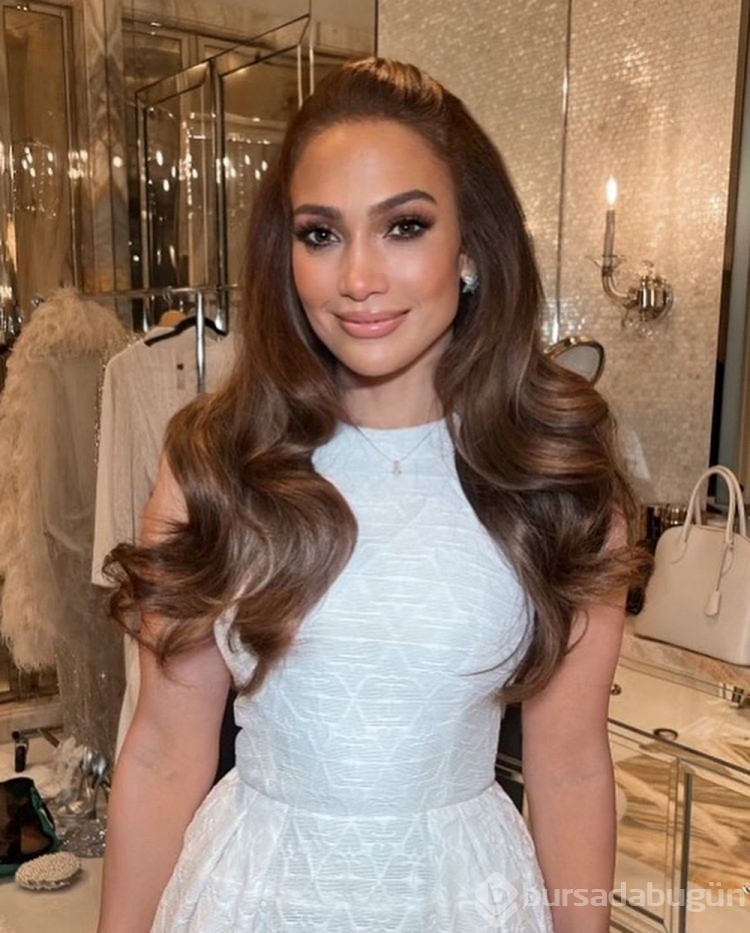 Jennifer Lopez düğününde iki farklı gelinlik giydi