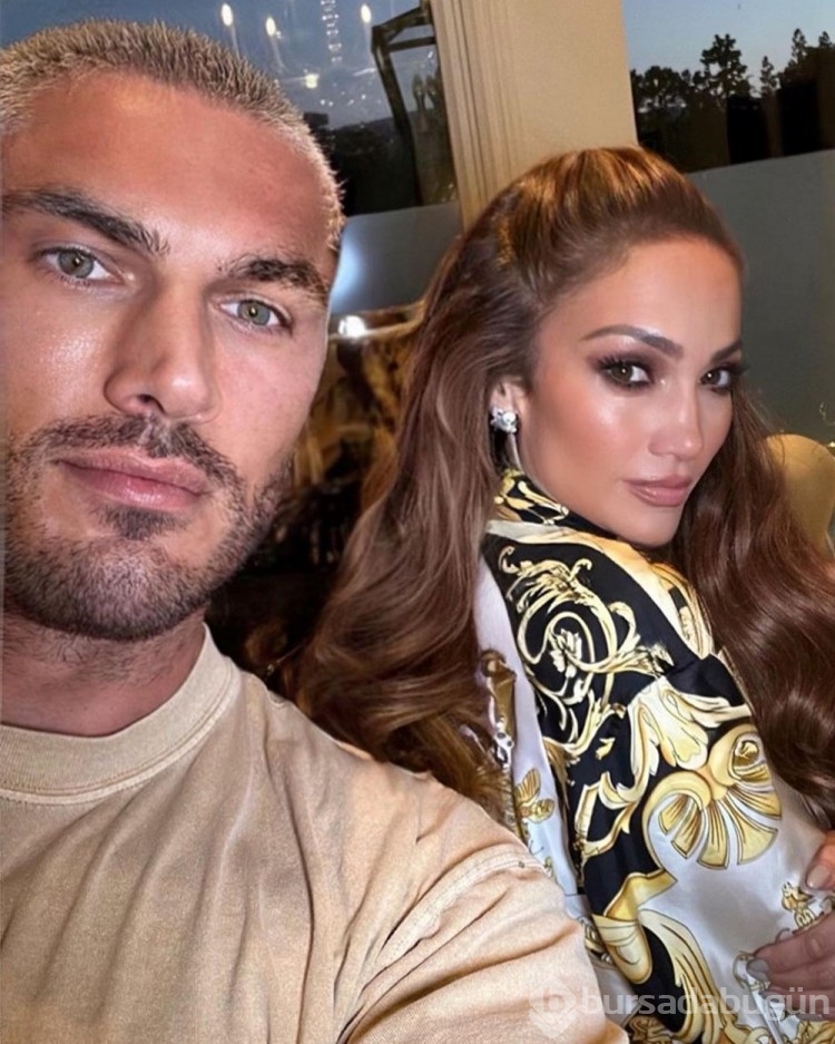 Jennifer Lopez düğününde iki farklı gelinlik giydi