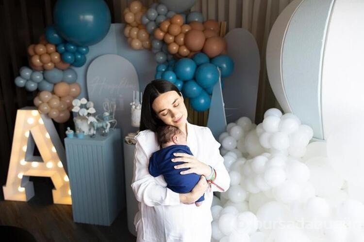 Hande Soral'dan bebeğiyle yeni poz
