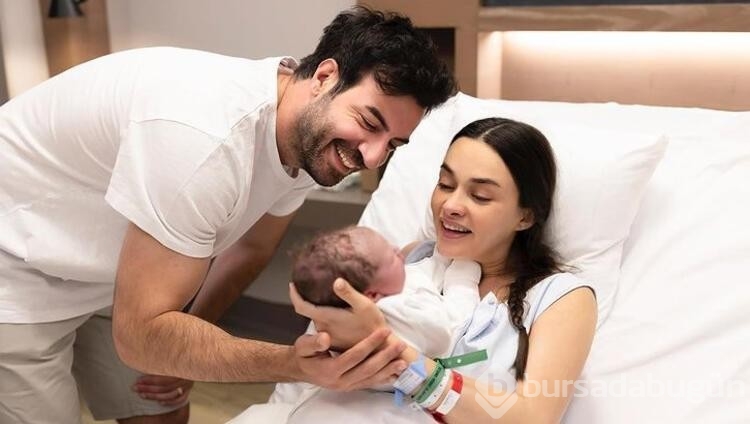 Hande Soral'dan bebeğiyle yeni poz
