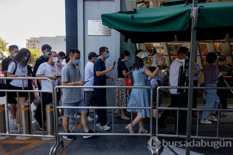 Çin'in popüler tatil kenti Beihai'de turistler mahsur kaldı