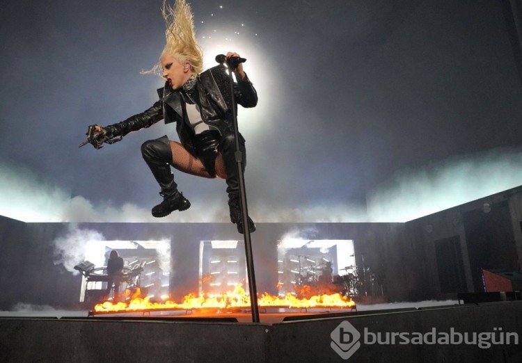 Lady Gaga'dan sahne şovu