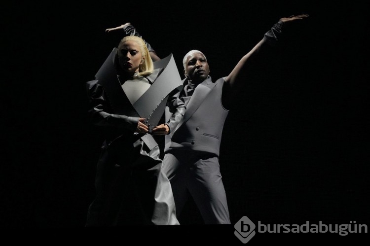 Lady Gaga'dan sahne şovu