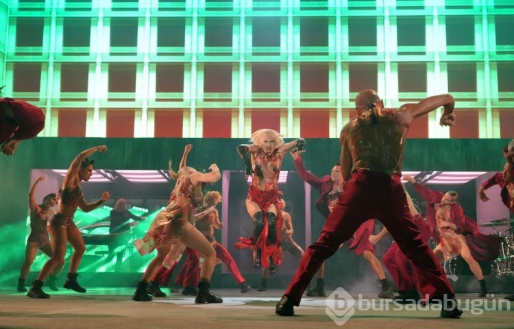Lady Gaga'dan sahne şovu