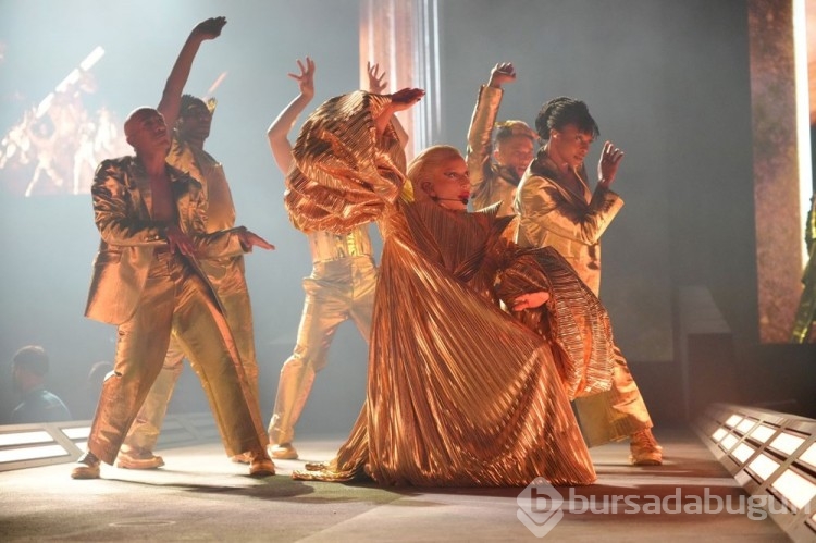 Lady Gaga'dan sahne şovu