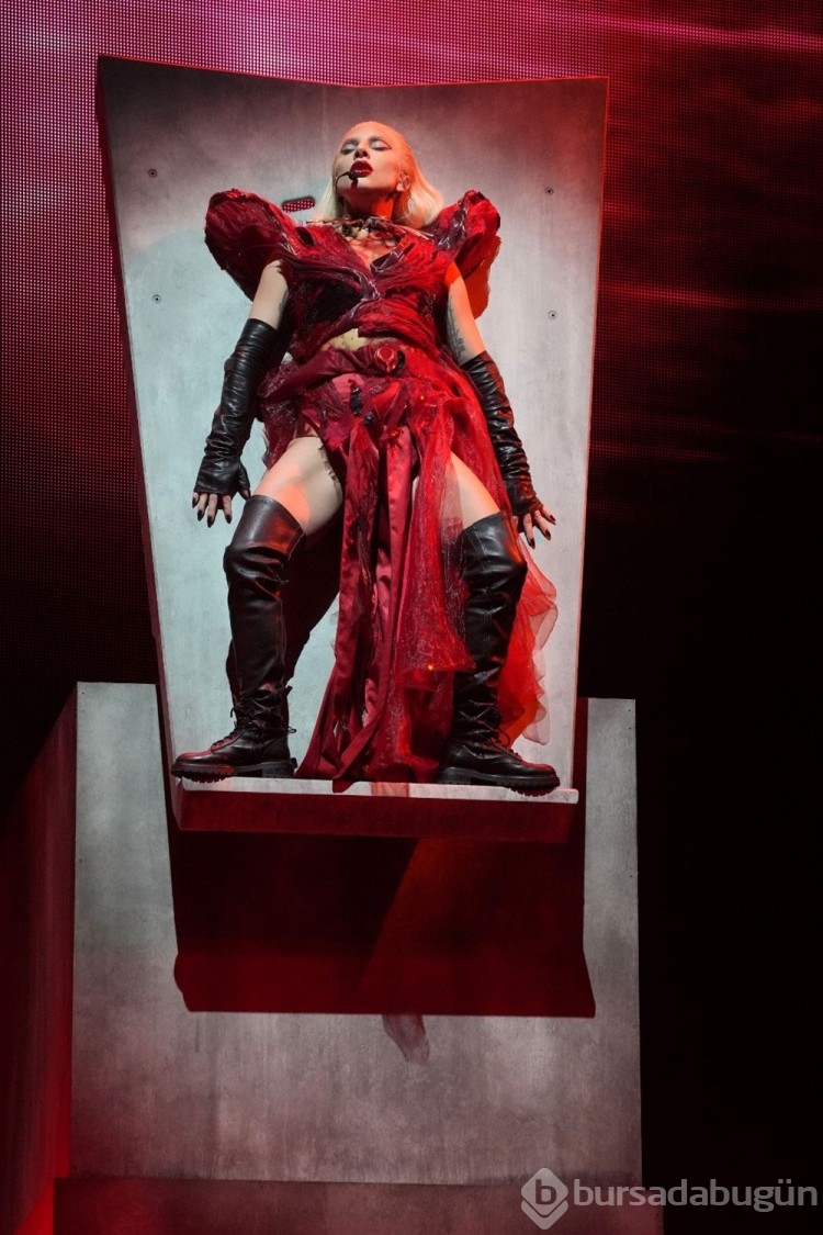 Lady Gaga'dan sahne şovu