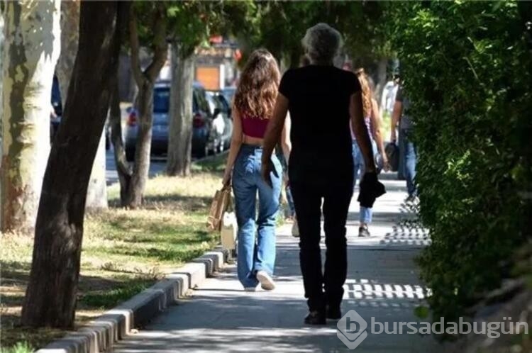 Sinan Çetin bir kadınla görüntülendi! Panik oldu adeta kaçtı!