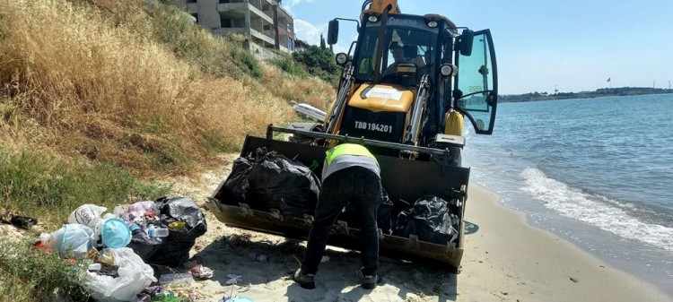 Tatilcilerden geriye tonlarca çöp kaldı
