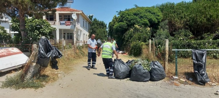 Tatilcilerden geriye tonlarca çöp kaldı